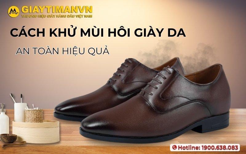 Đôi giày thể thao bị ẩm ướt và có vẻ bốc mùi khó chịu